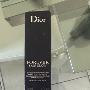 Dior Forever Skin Glow Radiant Foundation
